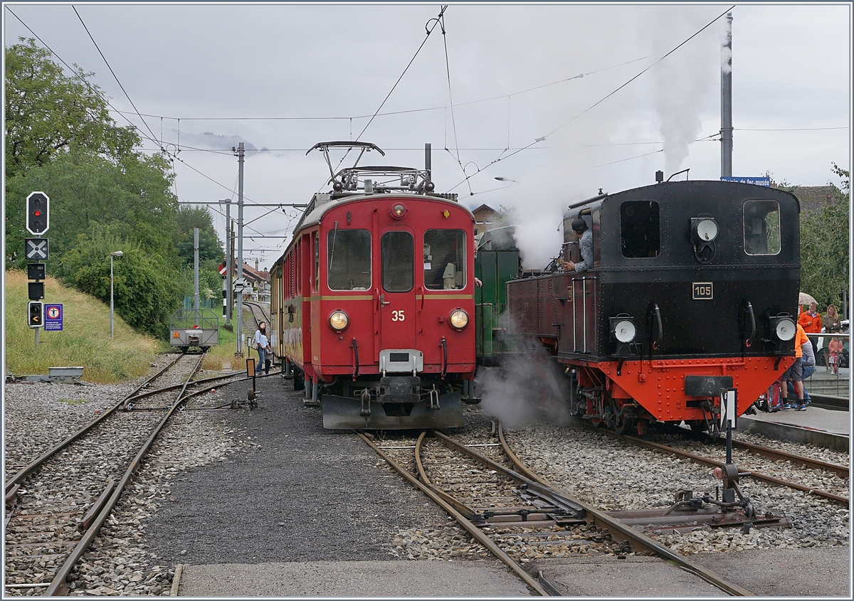 The Blonay -Chamby Riviera Belle Epoque from Chaulin to Vevey by his stop in Blonay. On the right: The G 2x 2/2 105 with a local train. 

30.08.2020