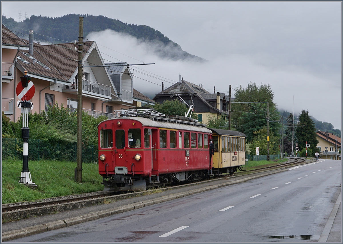 The Blonay -Chamby Riviera Belle Epoque from Chaulin to Vevey is arriving at Blonay. 

30.08.2020