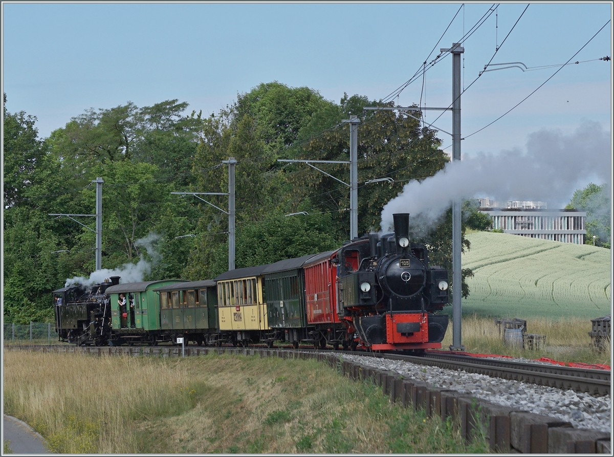 The Blonay-Chamby Steamer HG 3/4 N° 3 and G 2x 2/2 105 are near Château d'Hauteville on the way to Vevey.

06.06.2022

