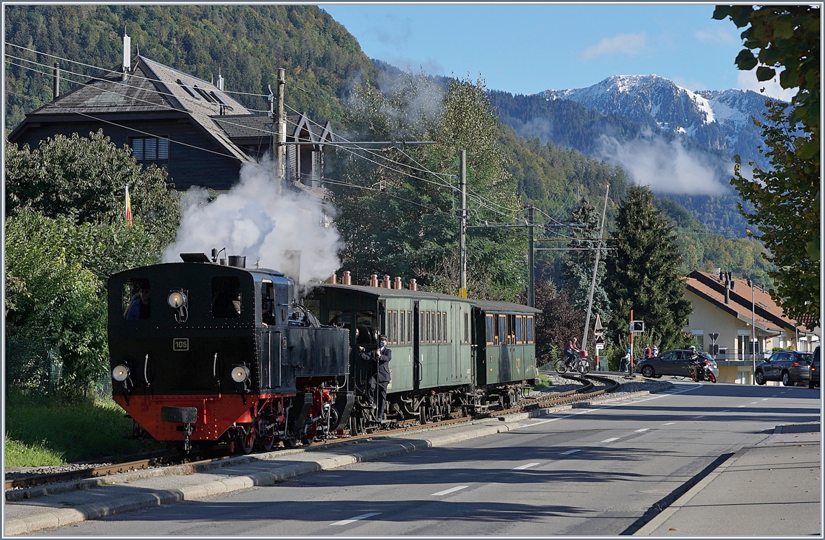 The Blonay-Chamby steamer train wiht the G 2x 2/2 105 is arriving at Blonay. 

03.10.2020