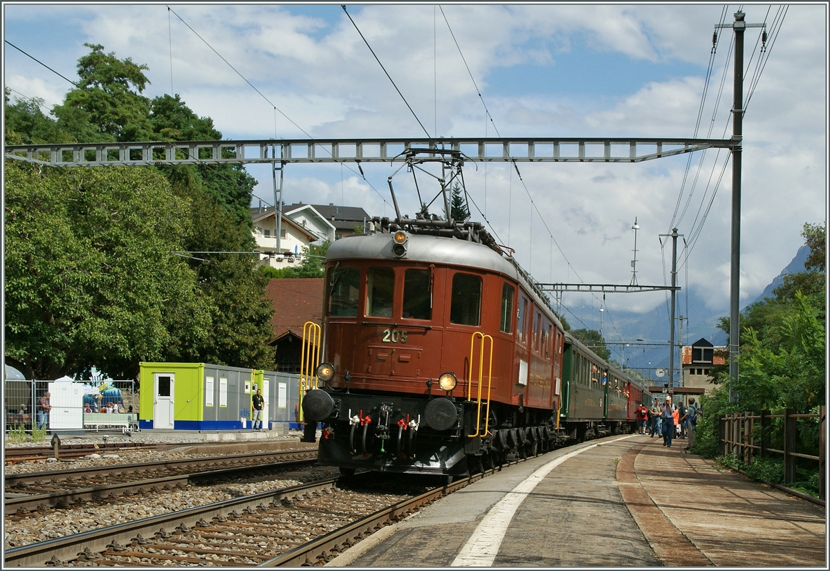 The BLS Ae 6/8 205 in Ausserberg.
07.09.2013