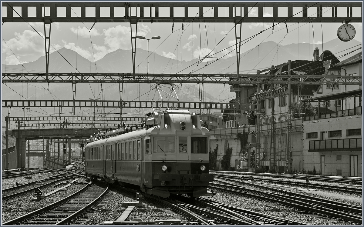 The BLS BCFe 4/6 (BLS Blauer Pfeil) in Spiez.
14.08.2016