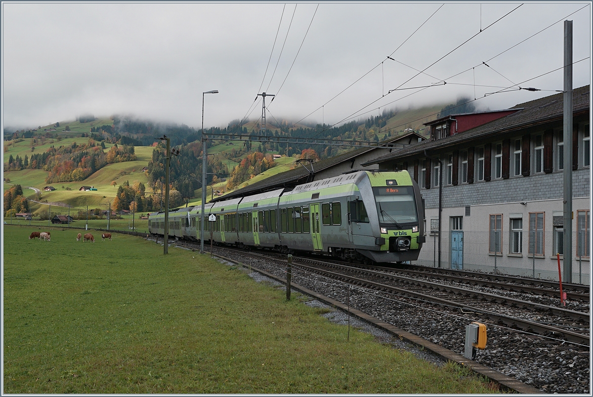 The BLS  Lötschberger  RABe 535 116 and an other one on the way to Bern are arriving at Boltigen. 

22.10.2019