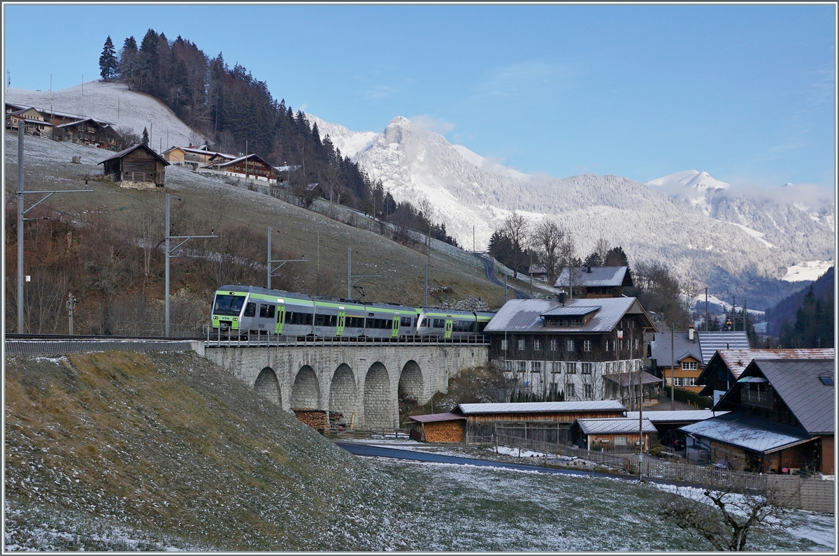 The BLS NINA RABe 525 005 and the Lötschberger RABe 535 117 on the way to Zweisimmen by Garstatt. 

03.12.2020
