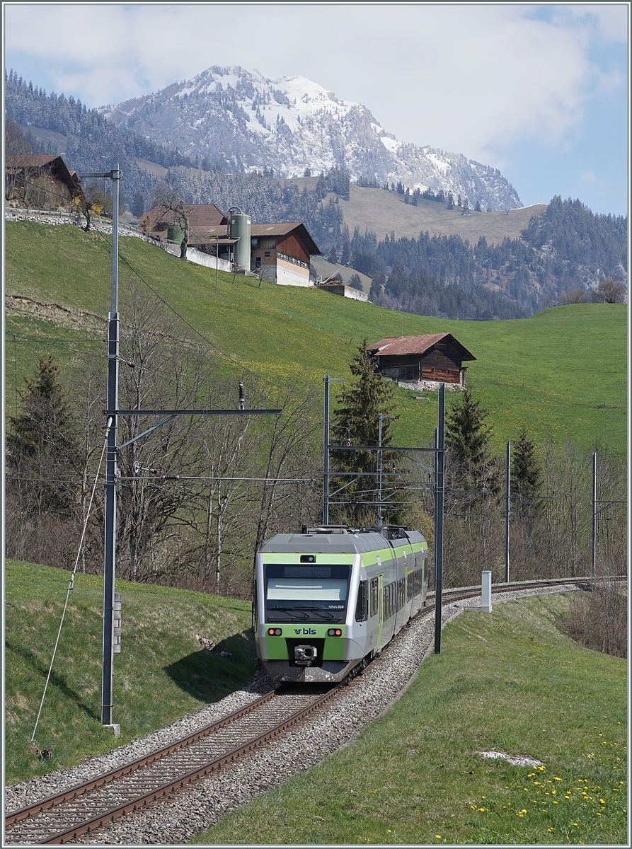 The BLS RABe 525 028 (Nina) on the way from Zweisimmen to Bern by Enge im Simmental. 14.04.2021