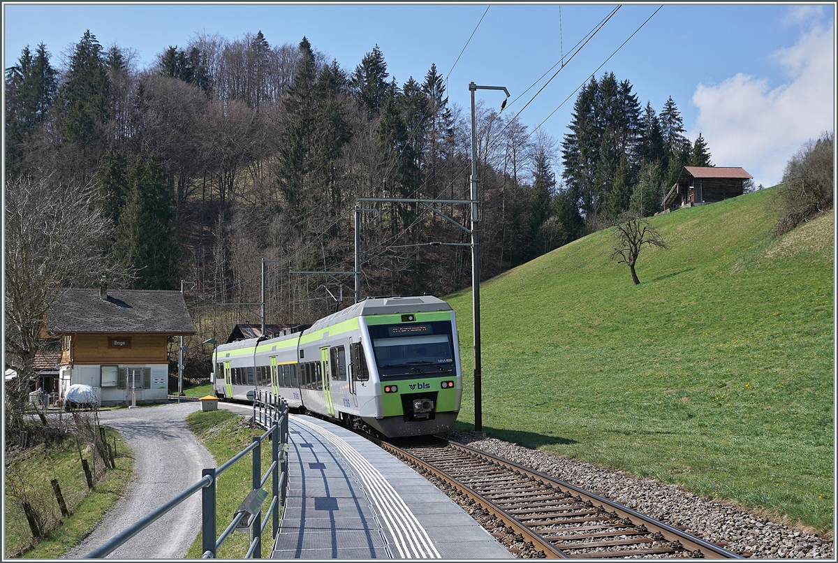 The BLS RABe 525 028 (Nina) on the way from Bern to Zweisimmen in Enge im Simmental. 14.04.2021