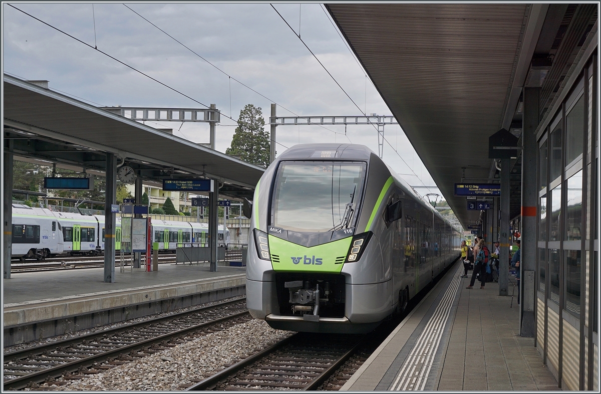 The BLS RABe 528 116  MIKA  on the way to Brig (via Goppenstein) by his stop in Spiez. 

30.08.2023