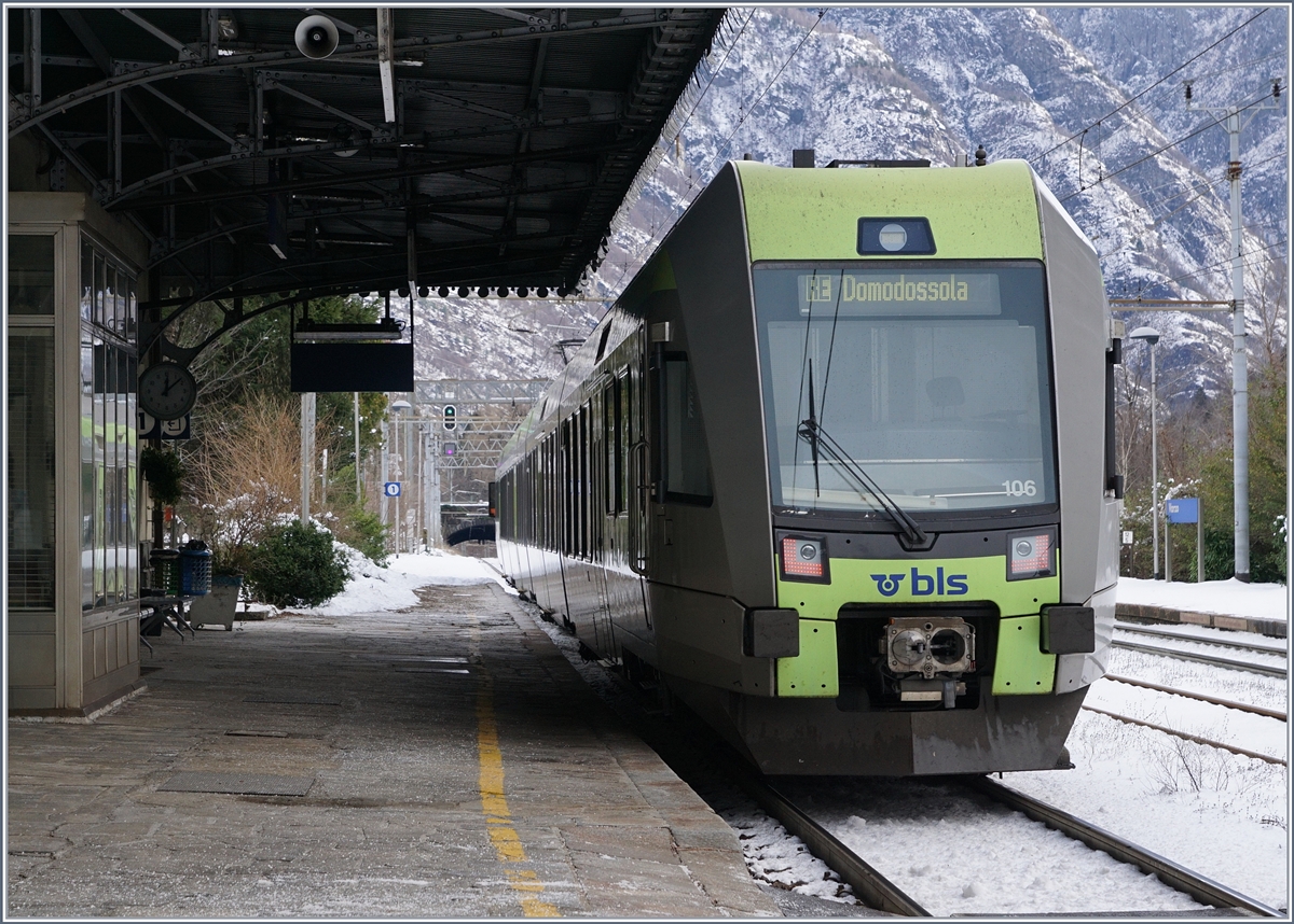 The BLS RABe 535 106  Lötschberger  makes a stop at Varzo. 14.01.2017