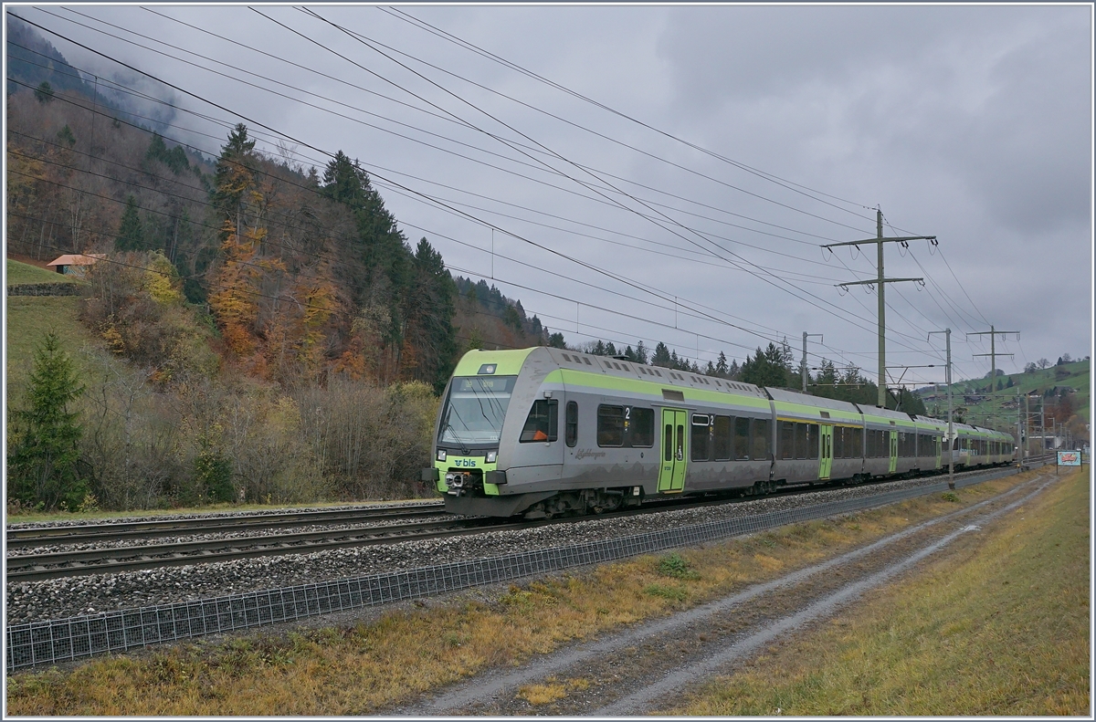 The BLS RABe 535 113  Lötschbergerin  and a  Lötchberger  by Muelenen.
09.11.2017