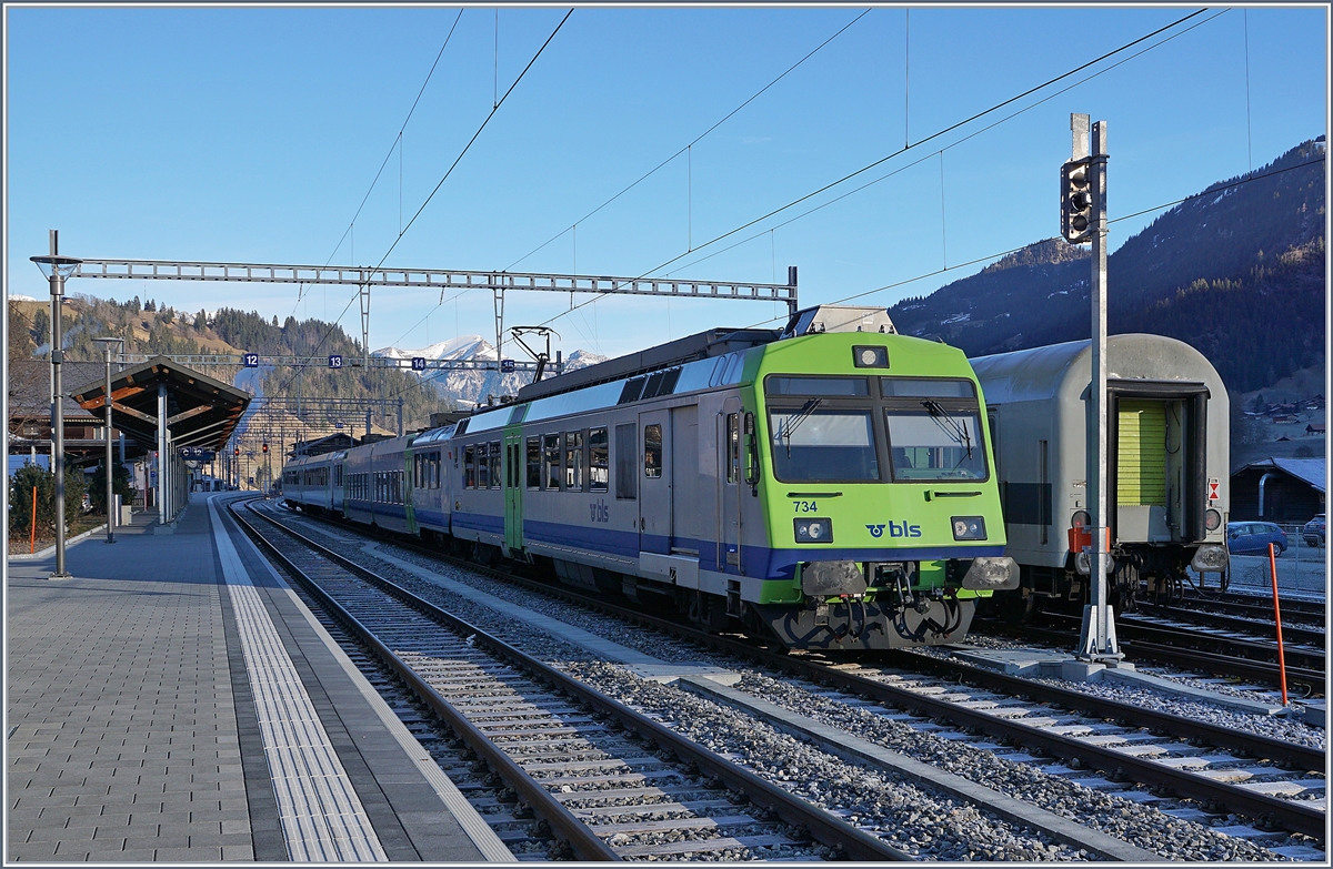 The BLS RBDe 565 734 Ins / Anet (94 85 7 565 734-- CH-BLS) in Zweisimmen. 

12.01.2020  