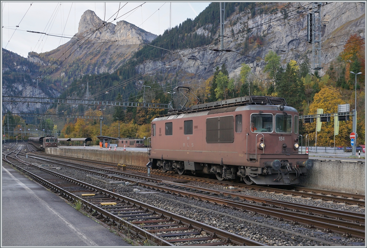 The BLS Re 4/4 184 in Kandersteg. 

11.10.2022