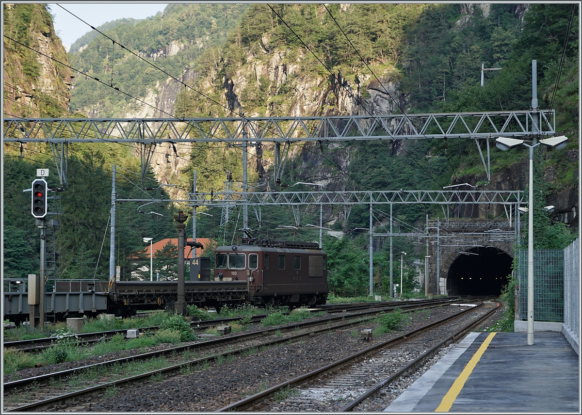 The BLS Re 4/4 193 on the way to Brig in Iselle. 

21.07.2021