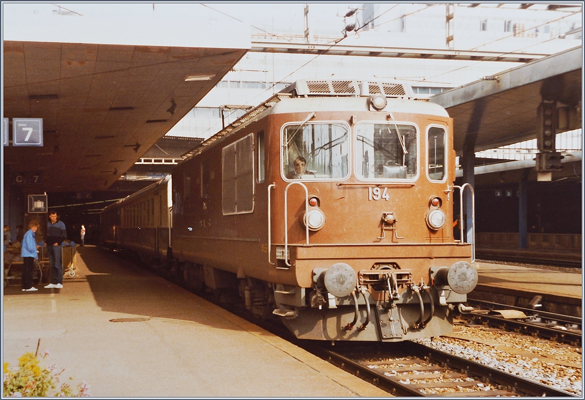 The BLS Re 4/4 194 in Bern. 

Analog picture from the 19.09.1984