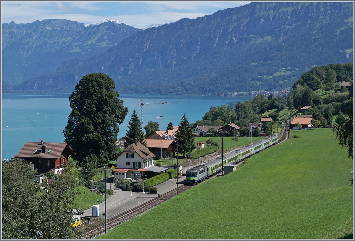 The BLS Re 4/4 501 (ex SBB Re 4/4 II) with his RE Zweisimmen - Interlaken Ost by Faulensee. 19.08.2020