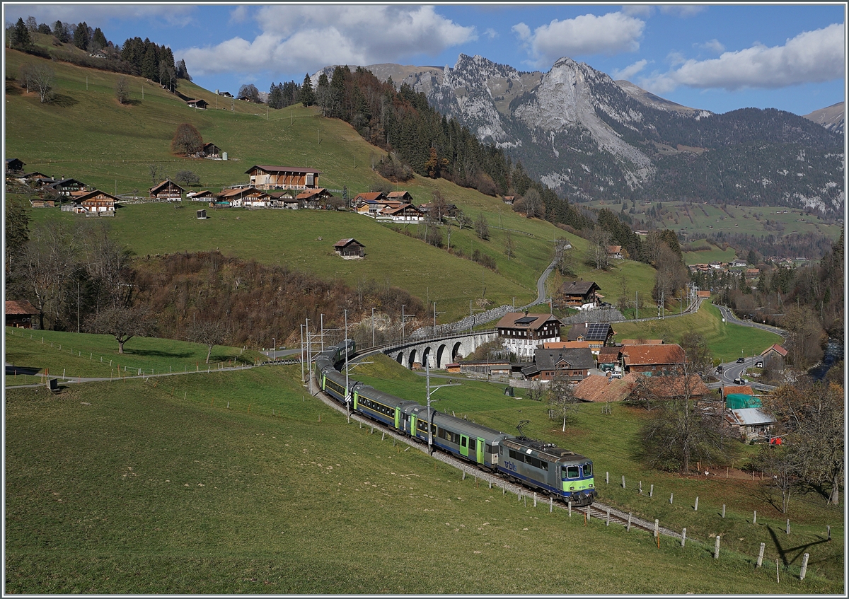 The BLS Re 4/4 II 501 with a RE from Zweisimmen to Interlaken Ost by Garstatt. 

09.11.2020