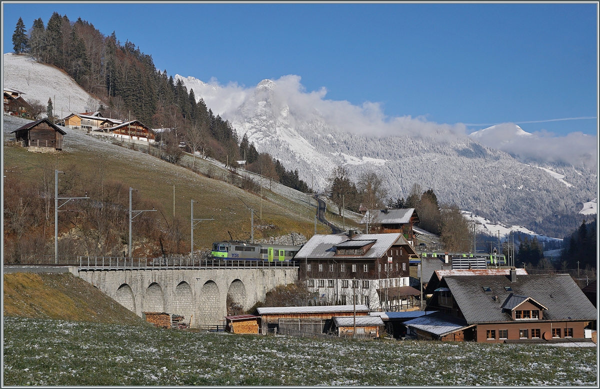 The BLS Re 4/4 II 501 with his RE on the way to Zweisimmen by Garstatt.

03.12.2020