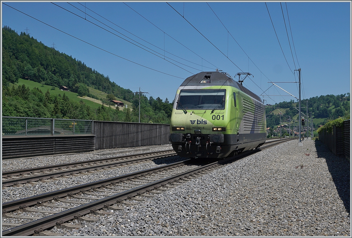 The BLS Re 465 001 in Reichenbach im Kandertal. 

14.06.2021