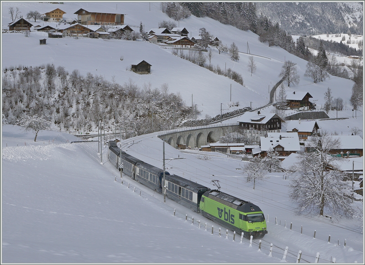 The BLS Re 465 001 with the GoldenPass Express 4068 from Montreux to Interlaken by Garstatt

20.01.2023