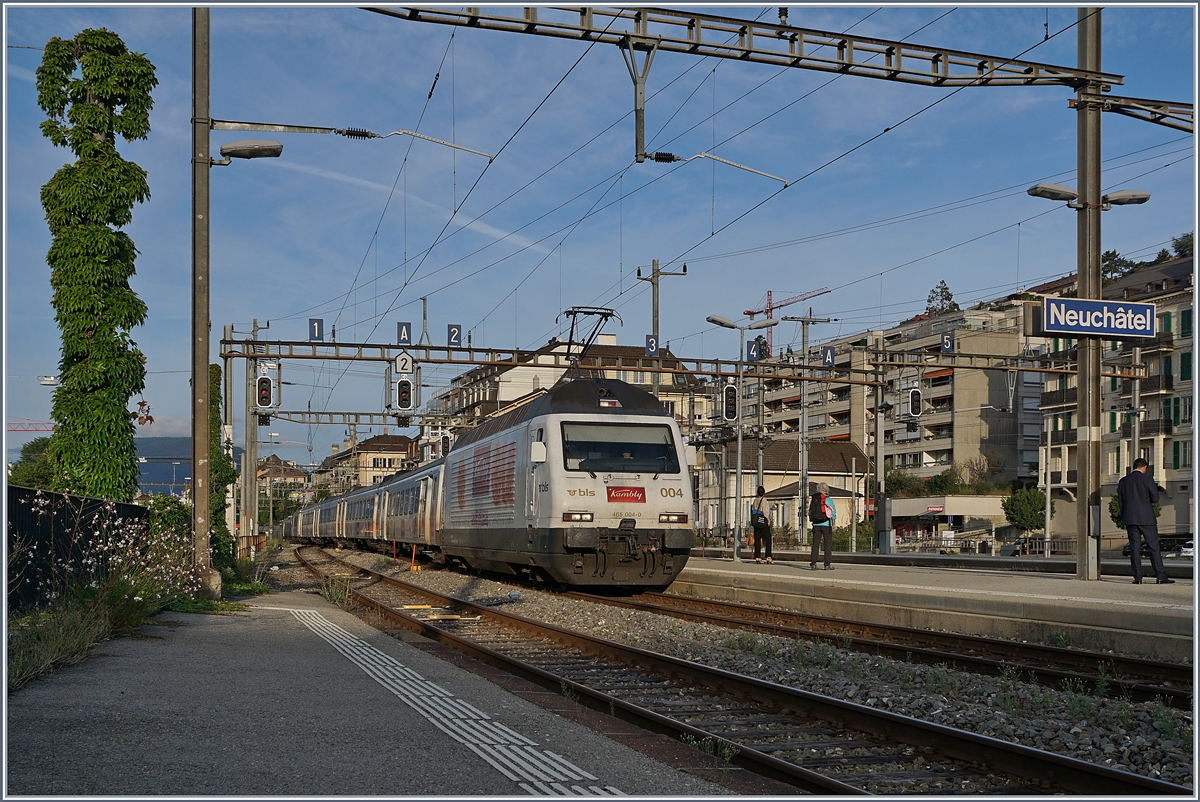 The BLS Re 465 004   Kambly  is arriving with his RE to Bern in the Neuchâtel Station. 

13.08.2019