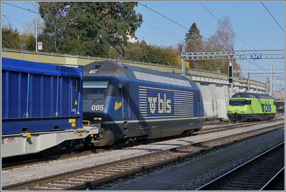 The BLS Re 465 005 and 465 013 in Spiez.

14.04.2021