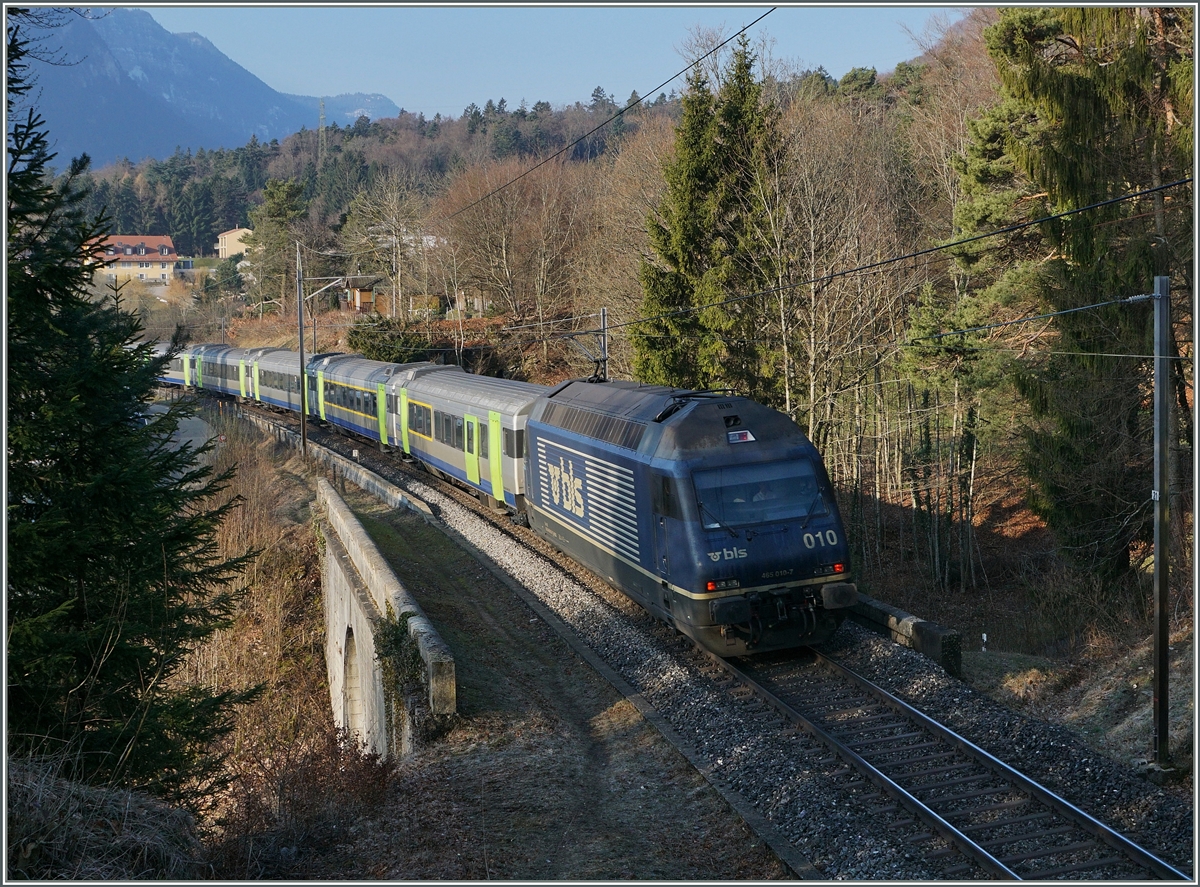 The BLS Re 465 010 with a RE from La Chaux de Fonds to Bern near Chambrelien. 18.03.2016