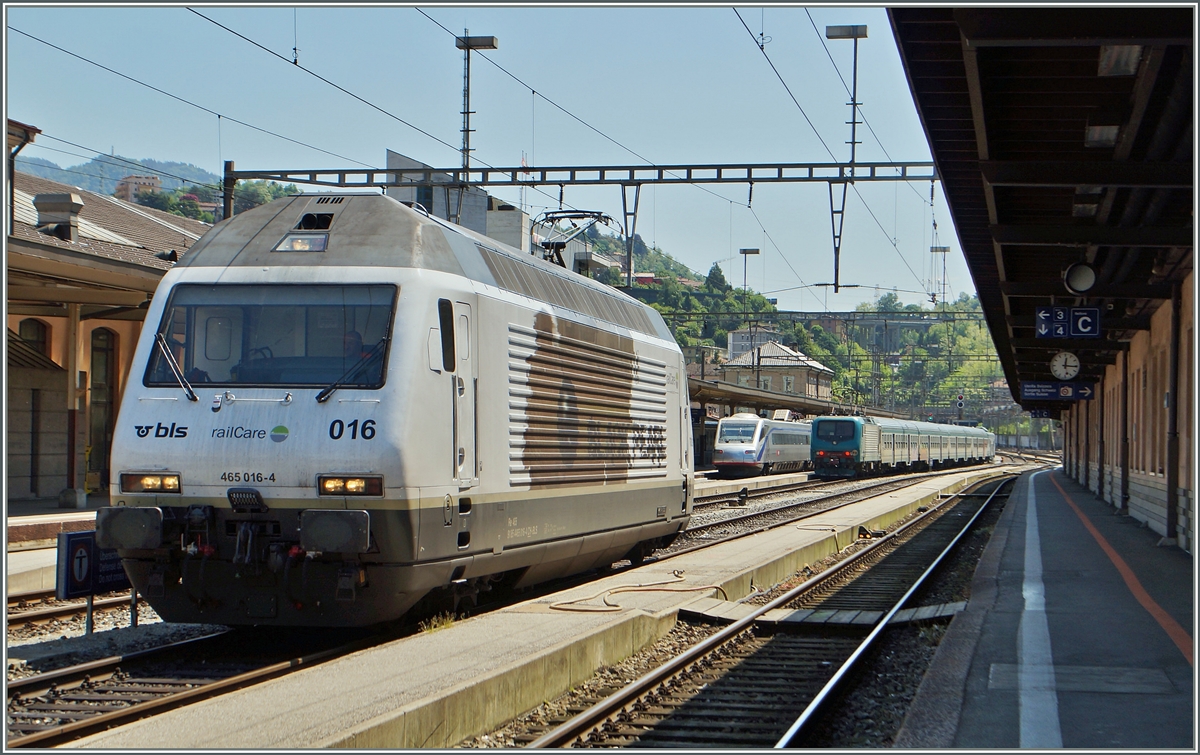 The BLS Re 465 016-4 in Chiasso. 
05.05.2014