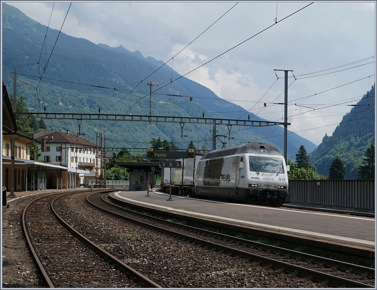 The BLS Re 465 016-4 in Faido.
21.07.2016