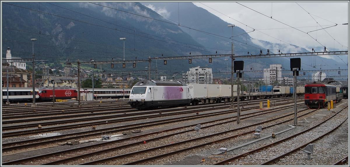 The BLS Re 465  Pink Panther  in Brig. 
02.07.2014