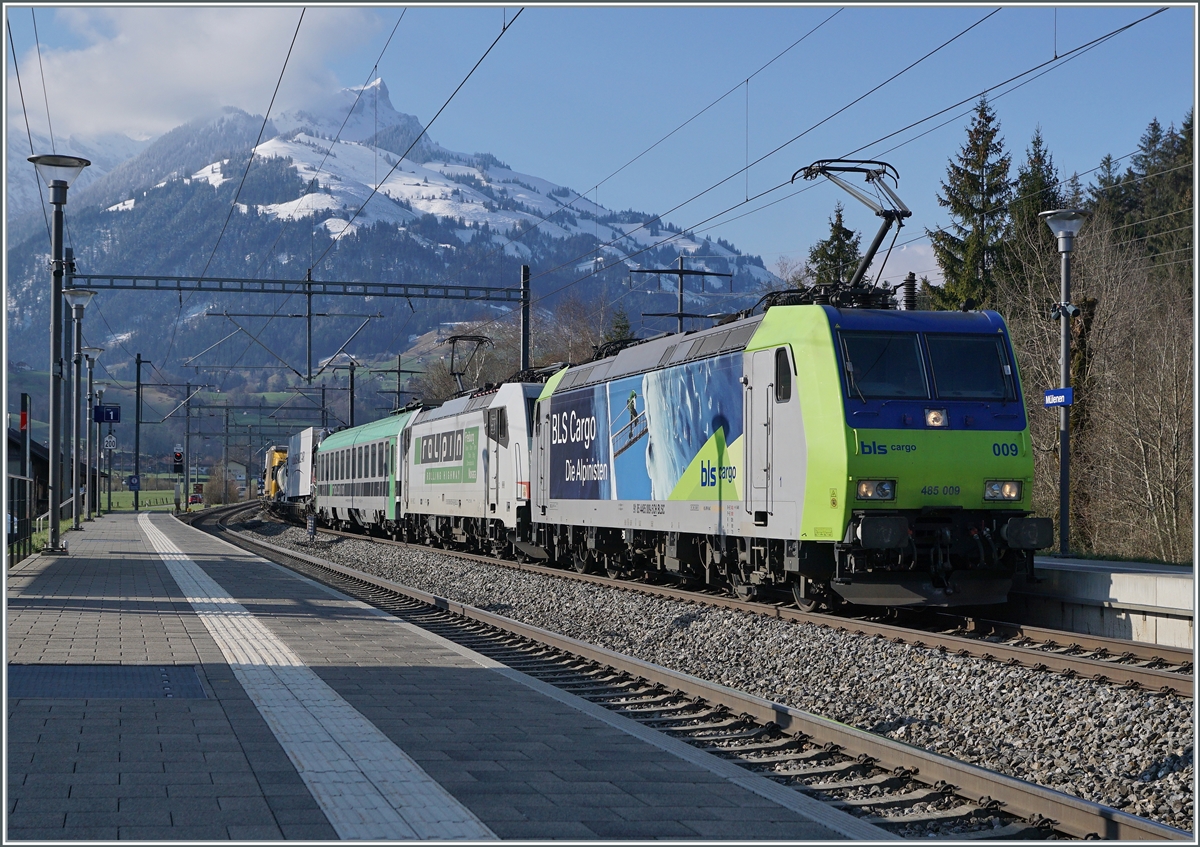 The BLS Re 485 009 and 186 905 wiht a RoLa by Mülenen. 

14.04.2021