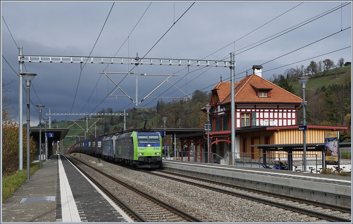 The BLS Re 485 and an other one with a Cargo Train in Mülenen.
 30.11.2017