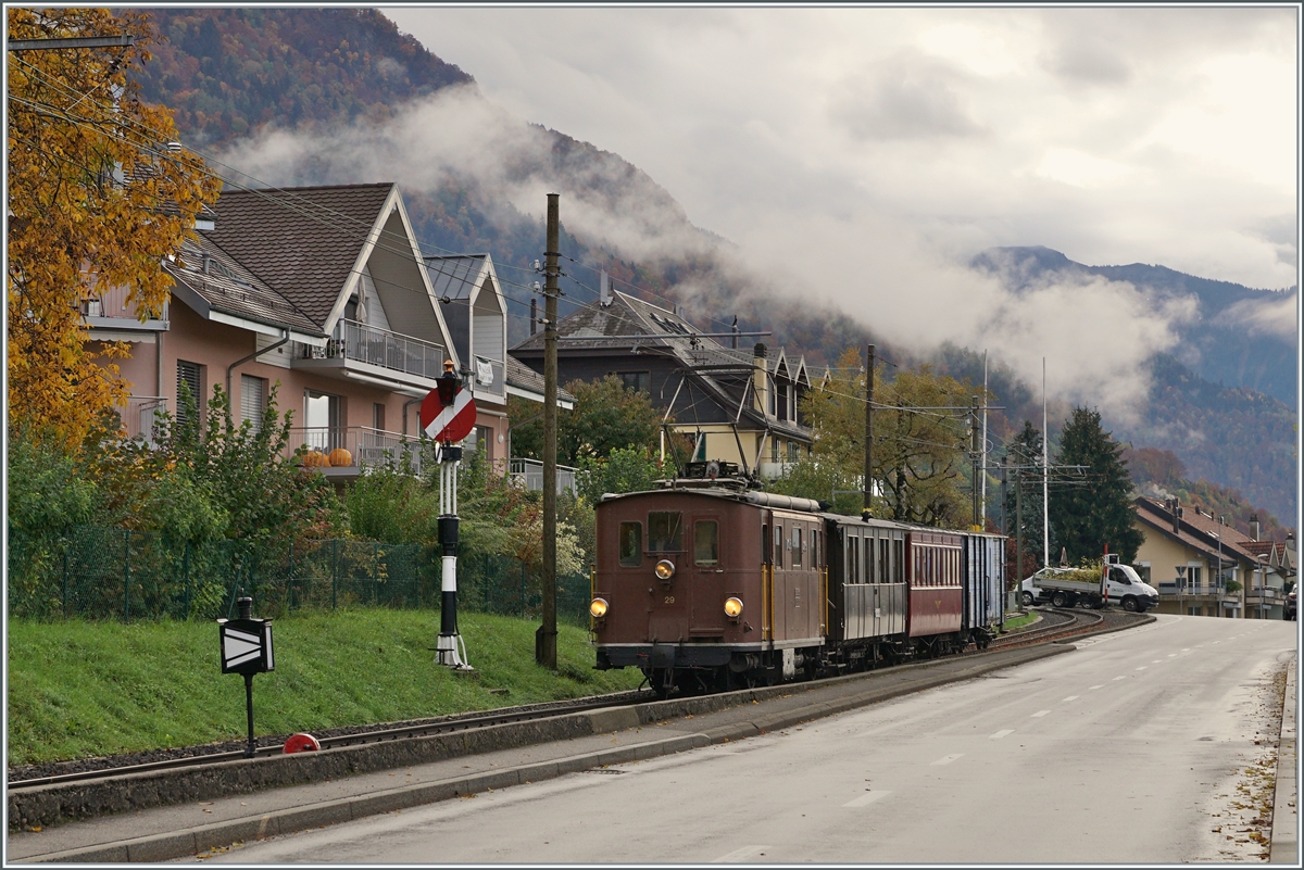 The BOB HGe 3/3 29 with his train is arriving at Blonay.

24.10.2020