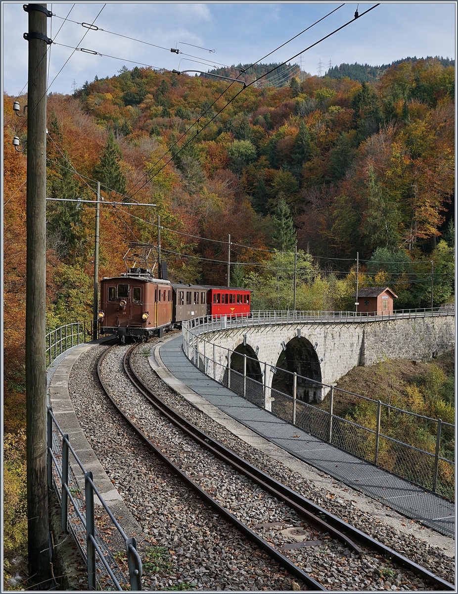 The BOB HGe 3/3 N° 29 on the Baie of Clarens Viaduc. 

27.10.2019