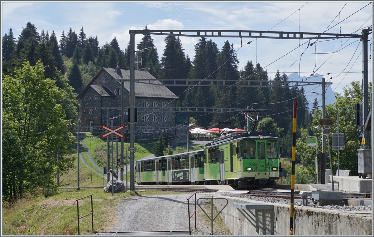 The BVB BDeh 4/4 82 is near Bouquetins on the way to the Col-de-Bretaye.

Aug 19, 2023