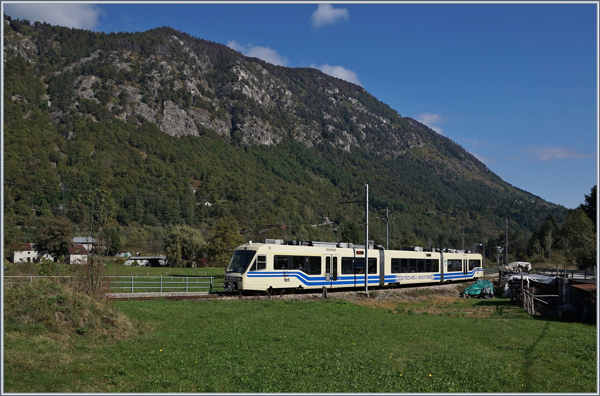 The Centovalli Express CEX 48 near Malesco.
07.10.2016