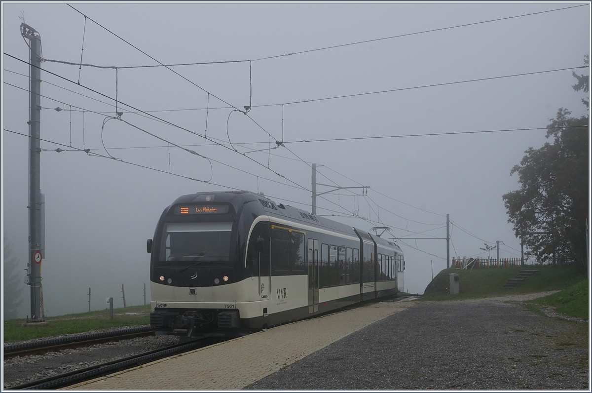 The CEV ABeh 2/6 7501 on a fogg day on the summit Staiton Les Pleiades.
22.09.2016