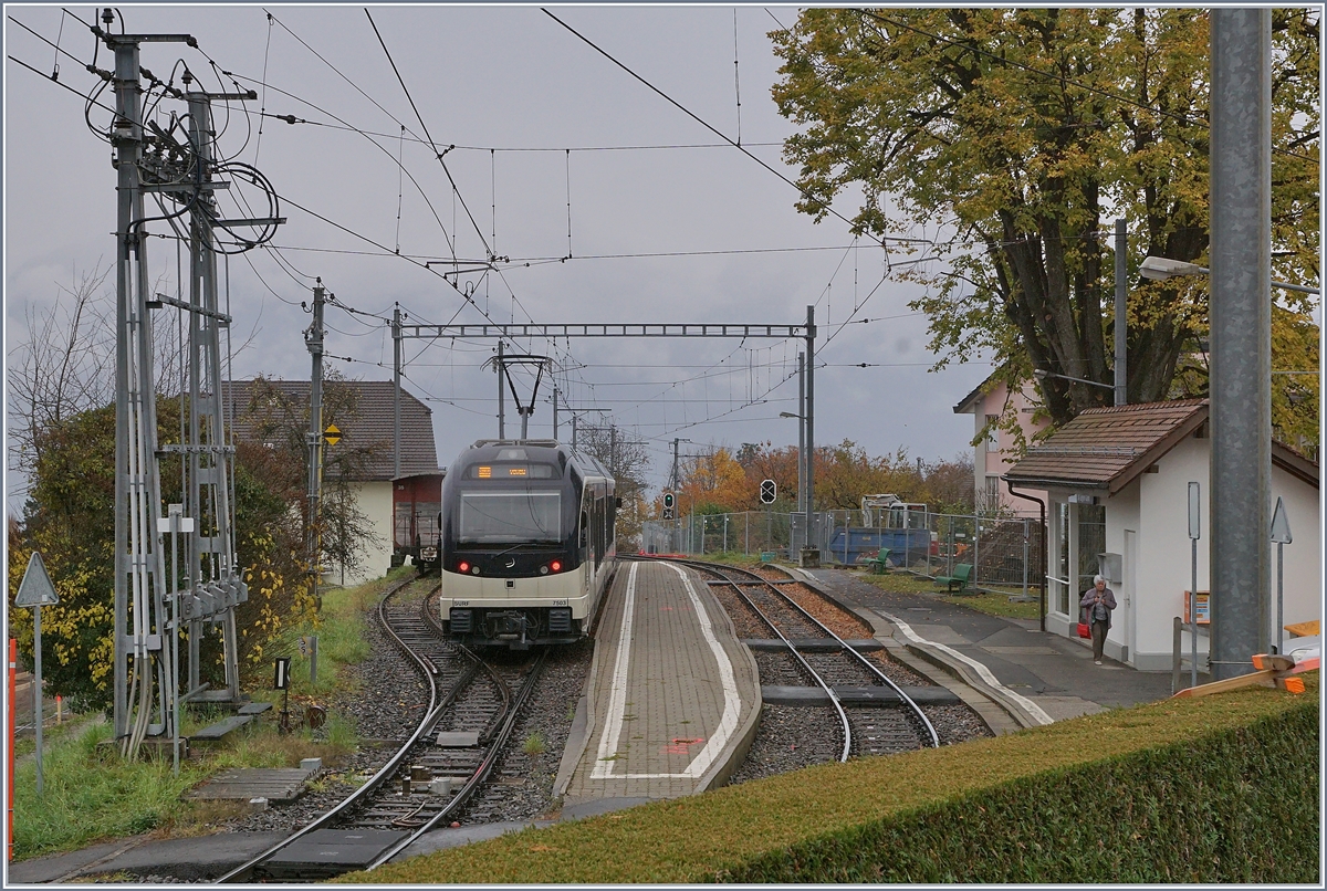 The CEV ABeh 2/6 7503 in St-Légier Gare.
11.11.2017