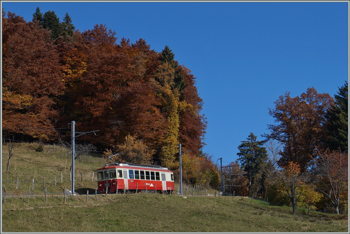 The CEV BDeh 2/4 73 on the way to Blonay near Fayaux.
27.10.2015