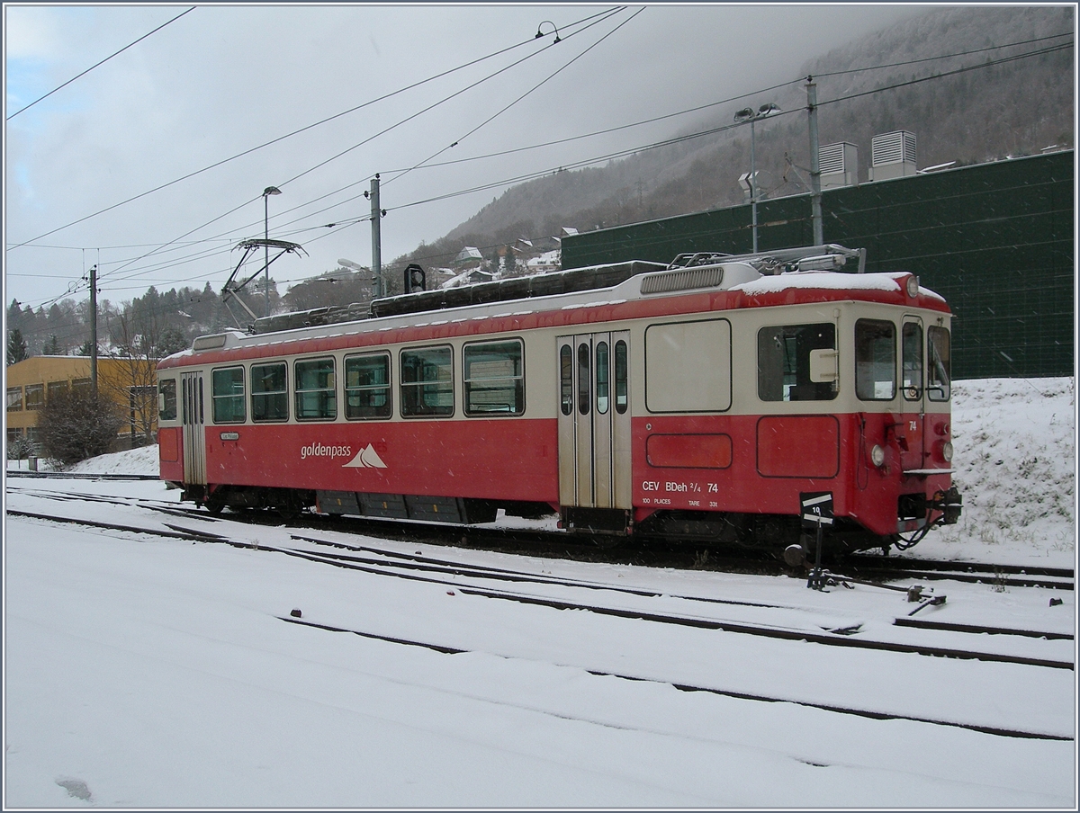 The CEV BDeh 2/4 74 in Blonay.
13.01.2017