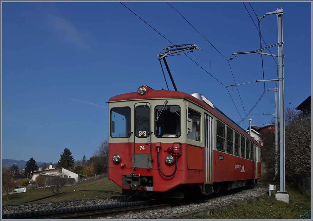 The CEV BDeh 2/4 74 on the way to Les Pleiades by Blonay.
13.02.2017