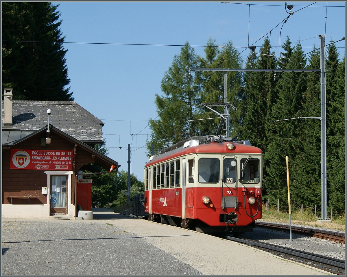 The CEV BDeh 2/4 N° 73 on the summit Station Les Pleidades.
22.07.2015