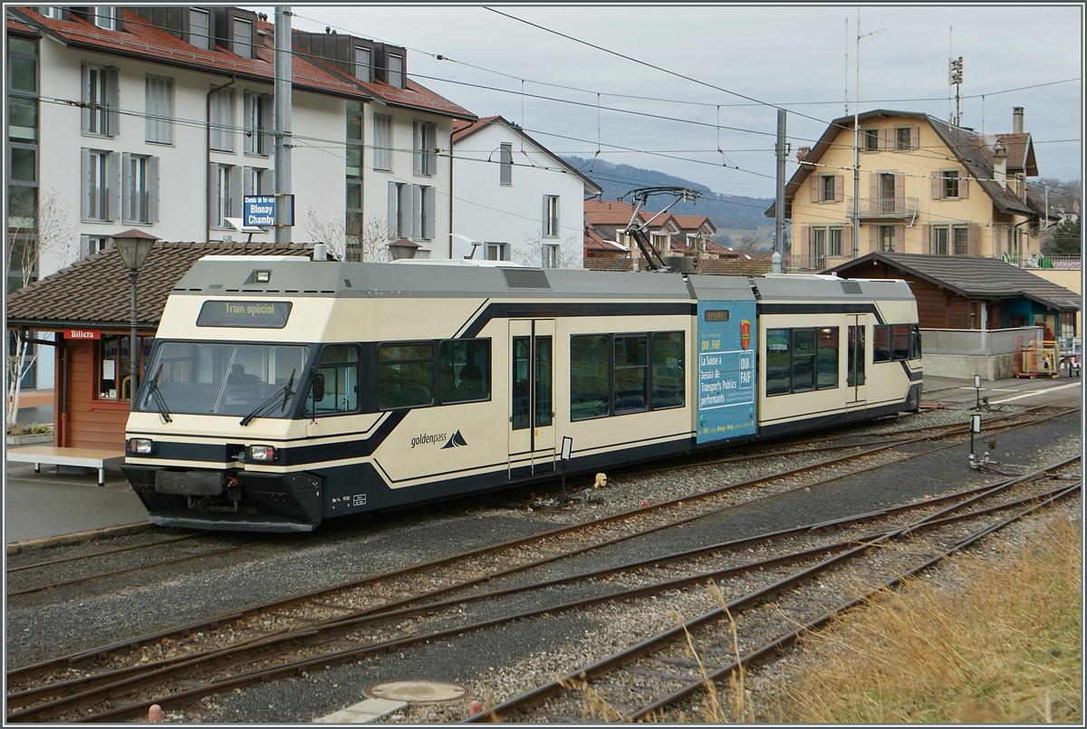 The CEV GTW Be 2/6 7002 in Blonay. 
16.01.2014