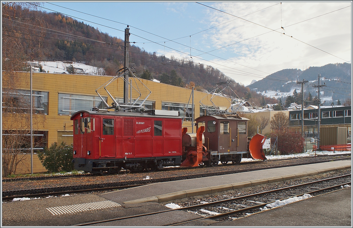 The CEV HGe 2/2 N§ 1 and the CEV Xrot 91 in Blonay. 

01.12.2021