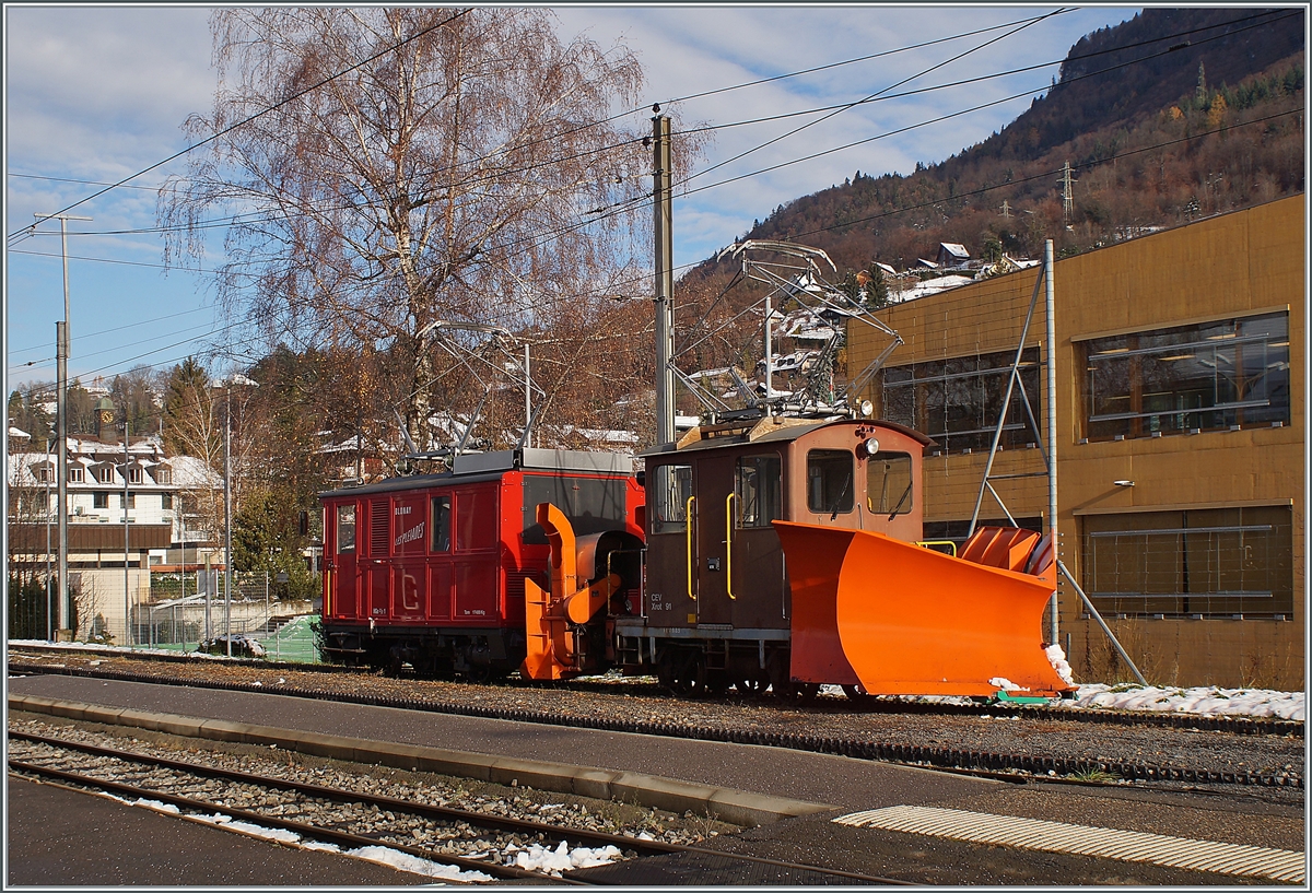 The CEV HGe 2/2 N° 1 and the CEV Xrot 91 in Blonay. 01.12.2021