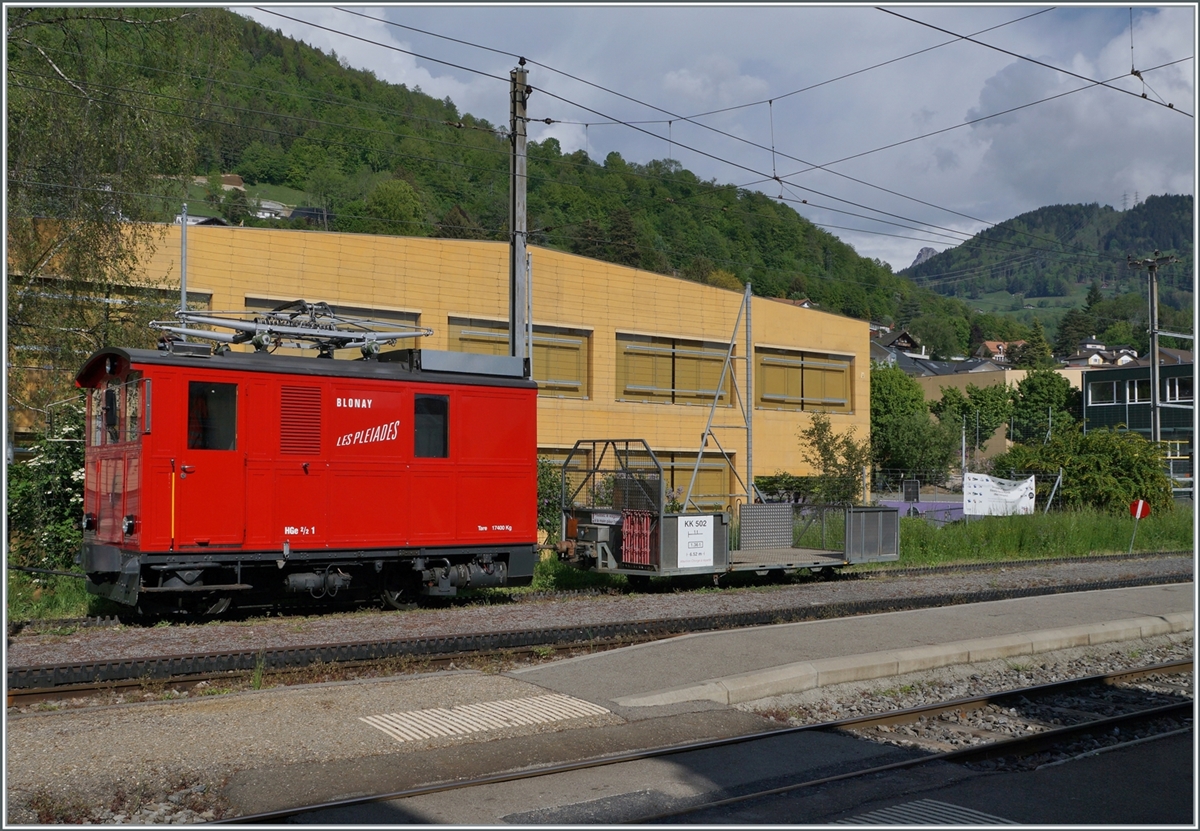 The CEV HGe 2/2 N° 1 with the Kk 502 in Blonay.

09.05.2022