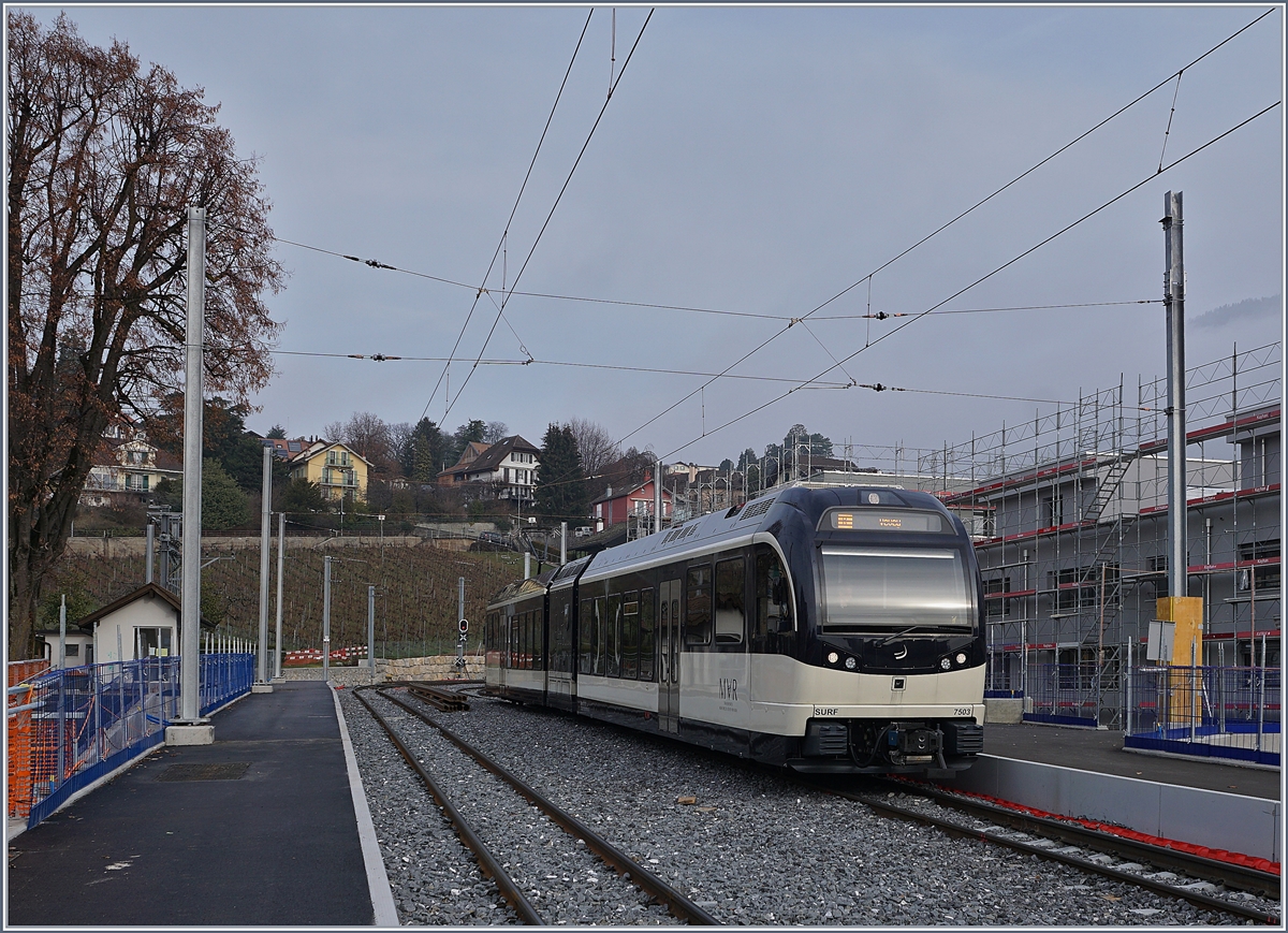 The CEV MVR ABeh 2/6 7503  Blonay-Chamby  on the way to Vevey by his stop in St Legier.
28.12.2018