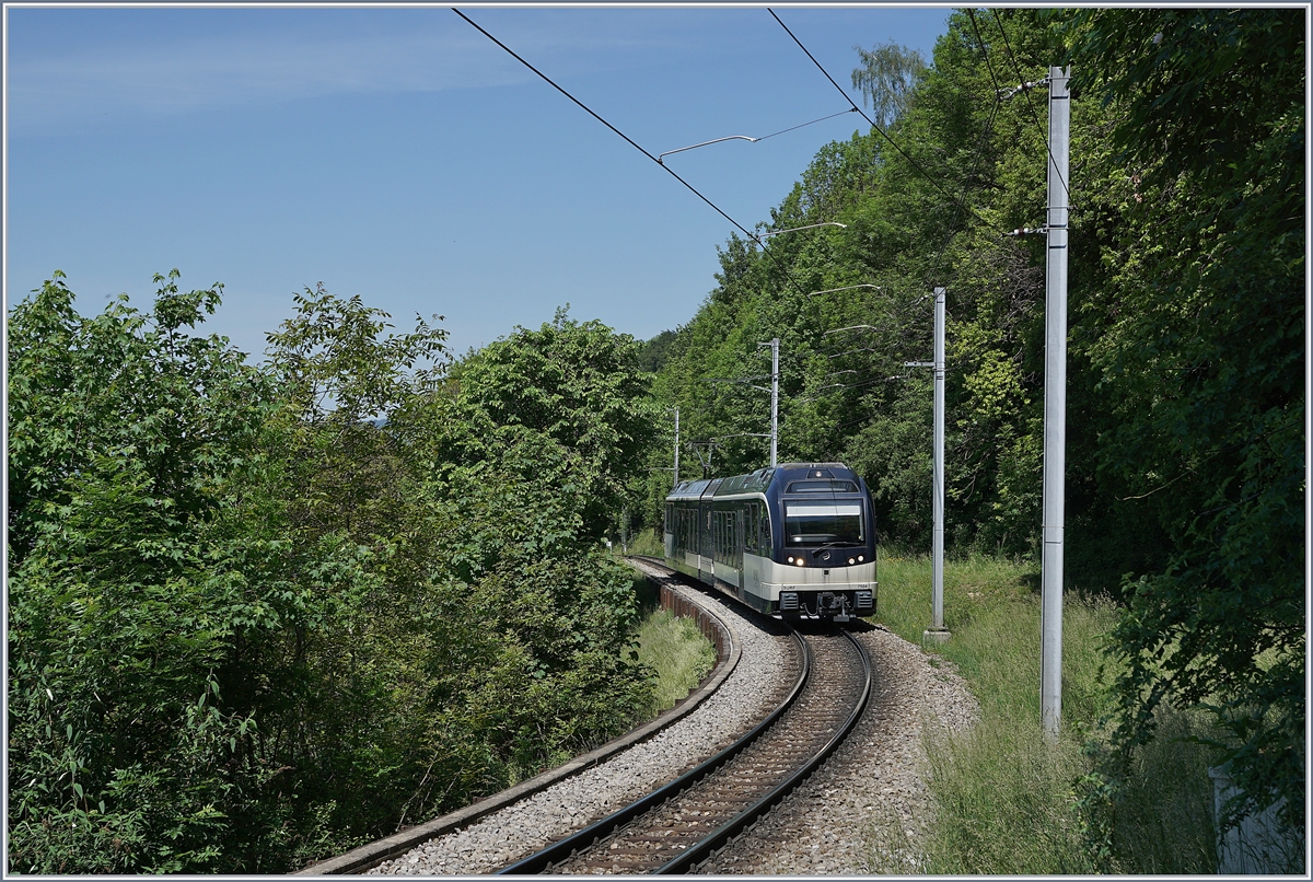 The CEV MVR ABeh 2/6 7504 from Montreux is arriving at his treminate Station Sonzier.

09.05.2020