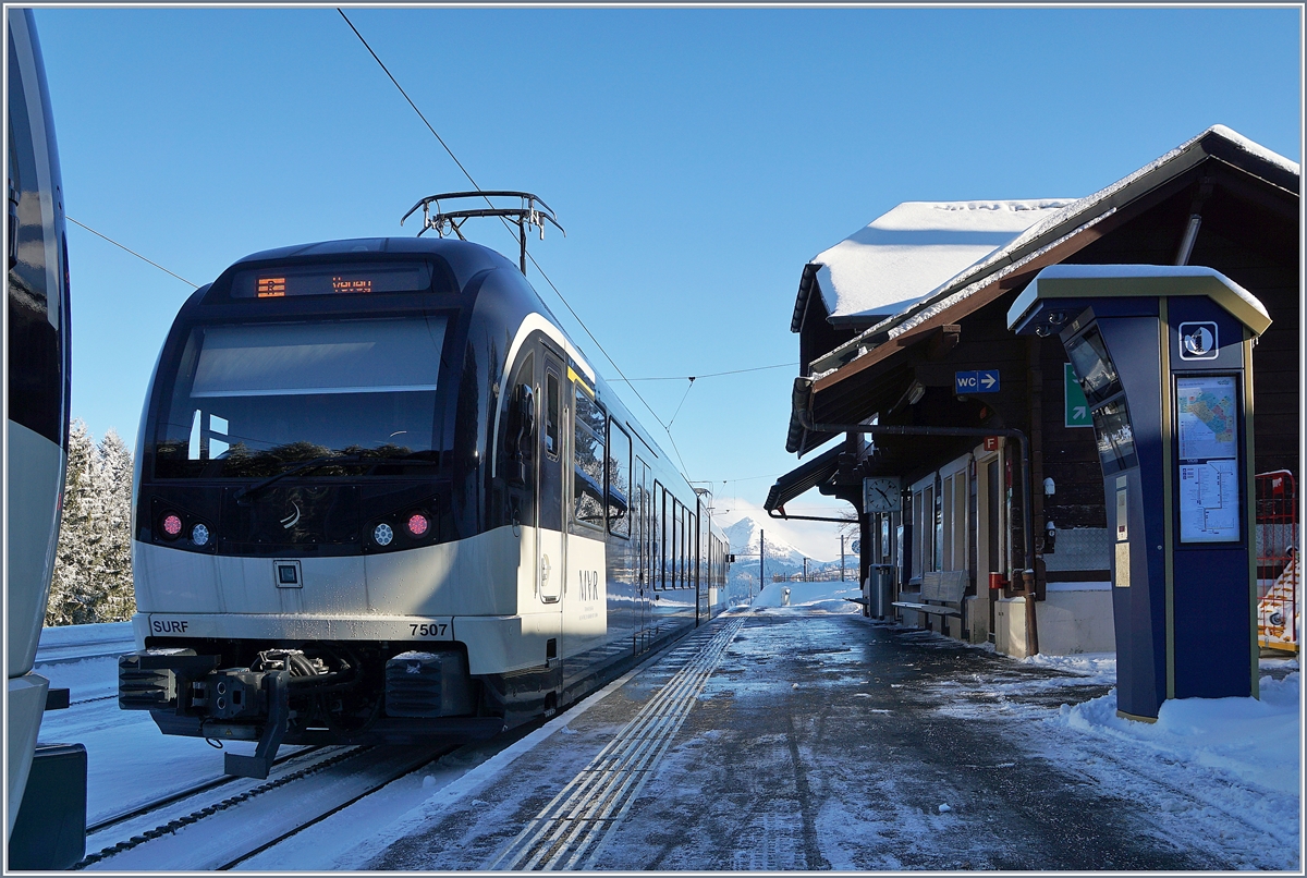 The CEV MVR ABeh 2/6 7507 is stoping at the Les Pléiades Station. 

10.01.2019