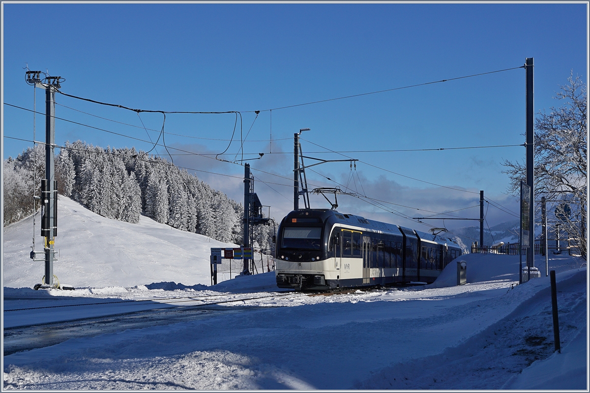 The CEV MVR ABeh 2/6 7507 is arriving at the Les Pléiades Station. 

10.01.2019