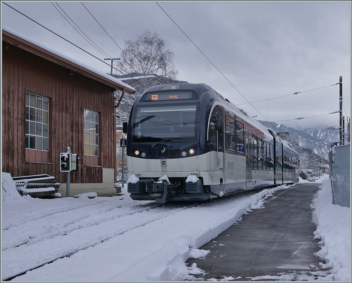 The CEV MVR ABeh 2/6 7505 is leaving Blonay on the way to Vevey. 

25.01.2021