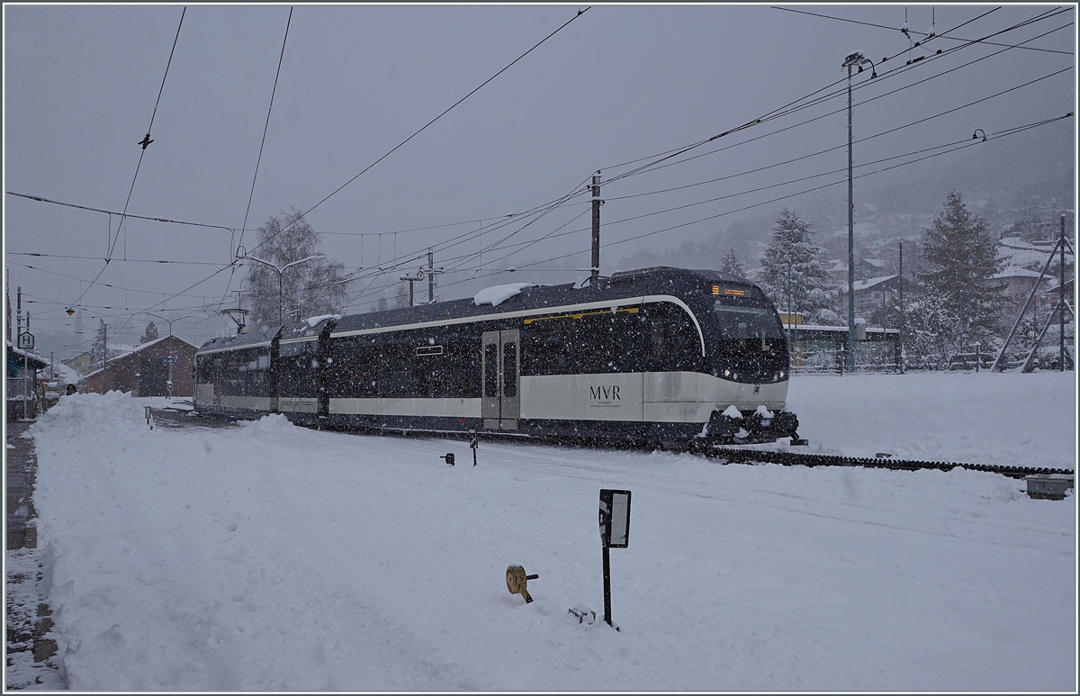 The CEV MVR ABeh 2/6 7505 on the way to the Les Pléiades is leaving the Blonay Station. 

25.01.2021